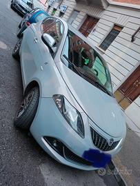 Lancia Ypsilon Alberta Ferretti Hybrid 