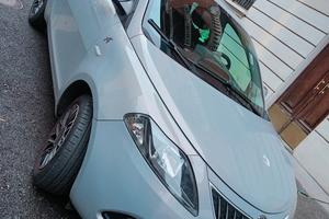 Lancia Ypsilon Alberta Ferretti Hybrid 