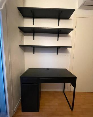 Scrivania Ikea e mensole - anche separate
