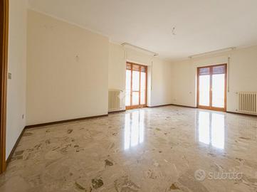 6 LOCALI A MANFREDONIA