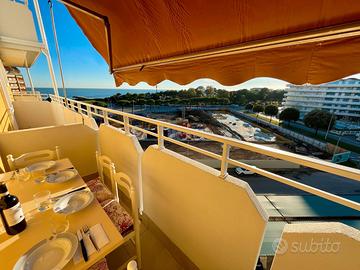 Ampio open space ristrutturato con vista mare