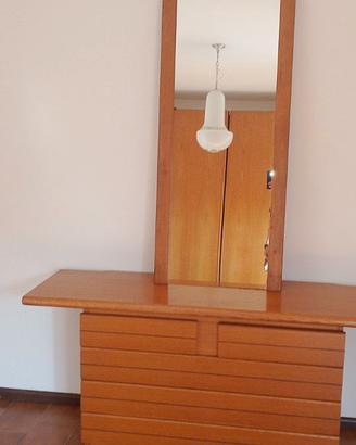 Mobile comò con specchio grande in legno chiaro