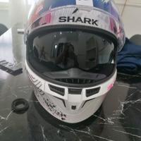 pari al nuovo casco shark