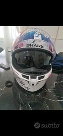 pari al nuovo casco shark