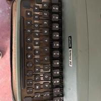 Macchina da scrivere olivetti 32
