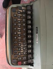 Macchina da scrivere olivetti 32