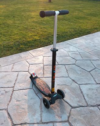 monopattino a 3 ruote