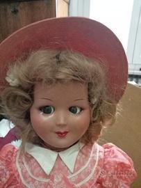 Bambola in composizione.