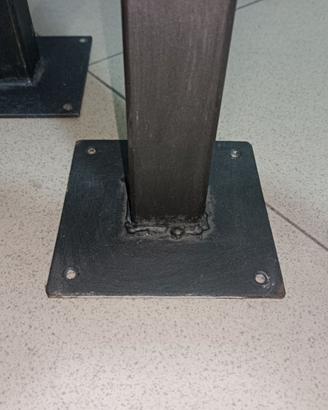 Gambe in ferro per tavolo