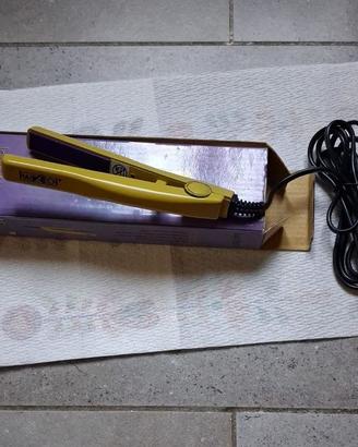 Piastra capelli da viaggio gialla-mai usata