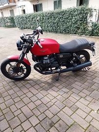 Moto Guzzi V7 Stone