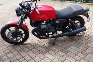 Moto Guzzi V7 Stone
