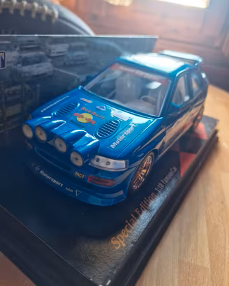 Ford Escort RS Cosworth 1:18