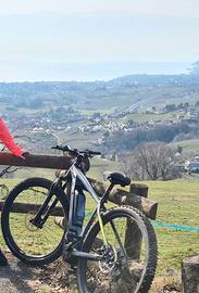 Bicicletta elettrica CUBE