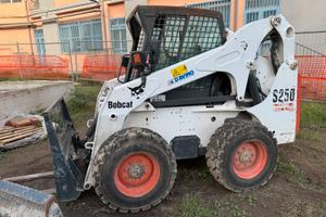 BOBCAT S250 Gommato
