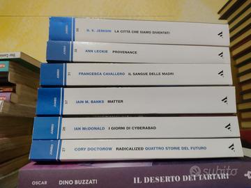 Libri urania jumbo leggere descrizione