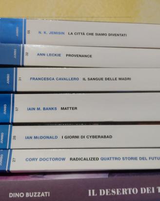 Libri urania jumbo leggere descrizione