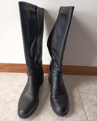 Stivali da donna in eco pelle - taglia 41