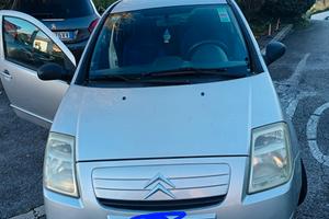 Automobile utilitaria 