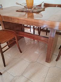 tavolo con sedie
