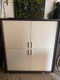 Mobile marrone e beige