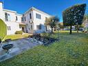 villa-di-220-m²-con-piu-di-5-locali-e-box-auto-a-d