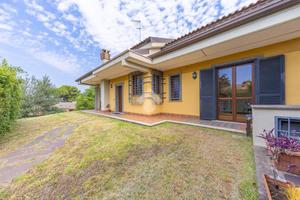 TRIFAMILIARE A FRASCATI