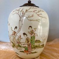 Vaso antico cinese con figure femminil XIX secolo