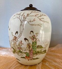 Vaso antico cinese con figure femminil XIX secolo