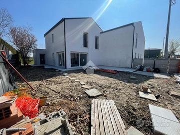 PORZIONE DI BIFAMILIARE A PADOVA