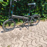 bici della btwin leggera compatta e veloce