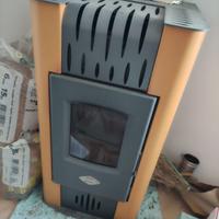 Stufa pellet usata  last calor 6kw