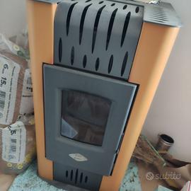 Stufa pellet usata  last calor 6kw