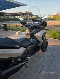 Tricity 300 