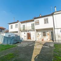 CASA SEMINDIPENDENTE A CANDIA LOMELLINA