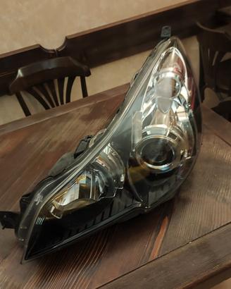 Subaru Legacy 2010 fanale anteriore destro