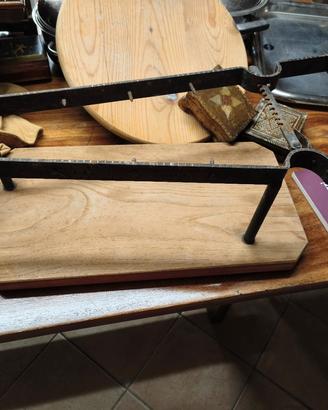Morsa ferma prosciutto in legno e ferro battuto