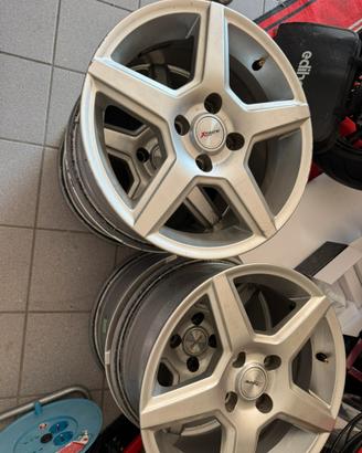 Cerchi in lega 15”