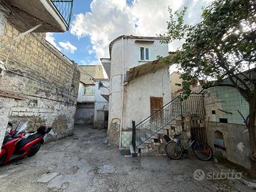 App.to zona centrale con due cantinole cod. 5028