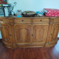 MOBILI IN LEGNO PREGIATO 