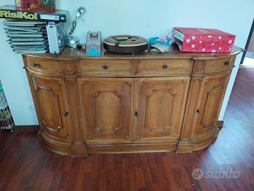 MOBILI IN LEGNO PREGIATO 