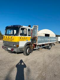 Iveco 135 17 con gru