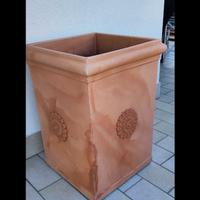 Vaso in resina con rosone " Elbi"