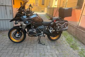 BMW GS 1250 Triple Black