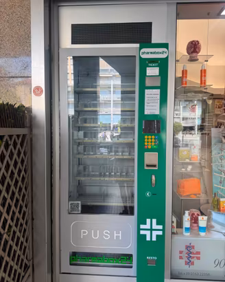 Distributore automatico Pharmabox 24 usato