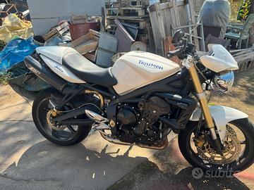 Street triple