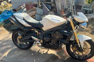 Street triple