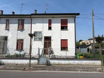 Villa di 125 m² con 5 locali e box auto a Cenesell
