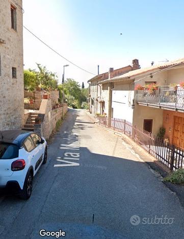 Bilocale assisi. posto auto. libero