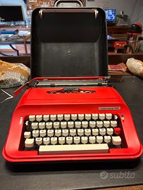 Macchina da scrivere olivetti